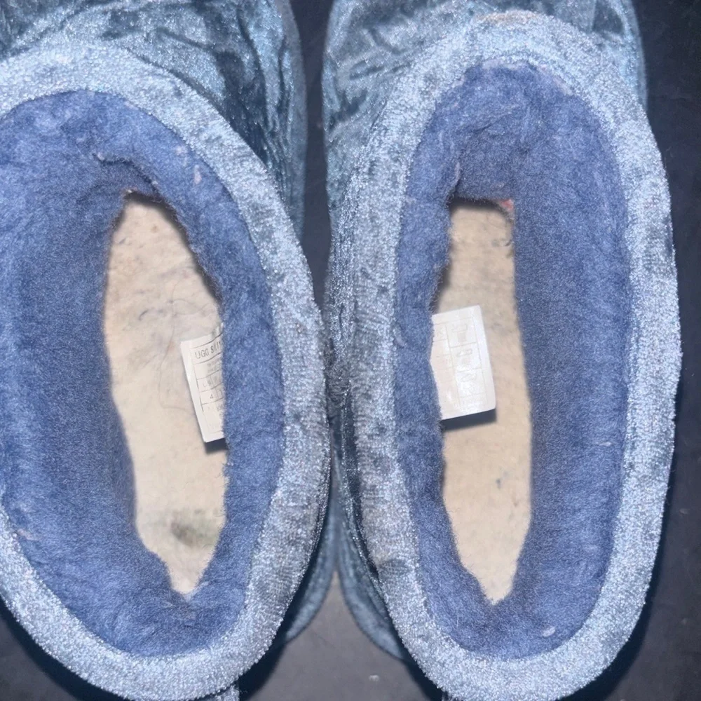 UGG Kids Crushed Blue Plush Velvet Cozy Winter Mini Boots Size 4